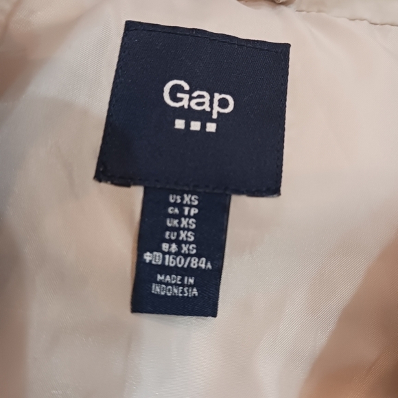 Women's Gap Vest (XS) - Picture 2 of 2